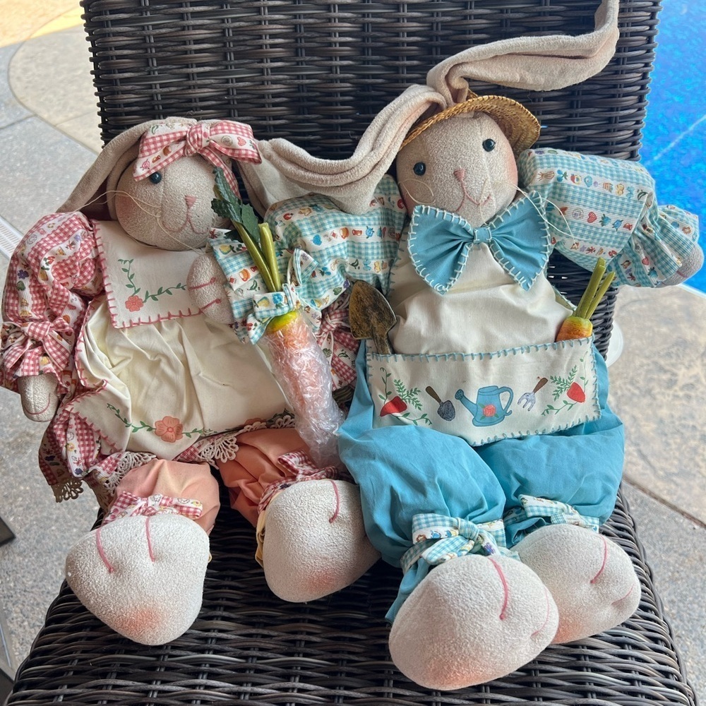 VINTAGE 90’s GARDENING RABBIT HOME DECOR